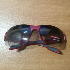 PRADA SPORTS SUNGLASS